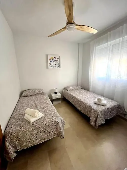 Hermoso Apartamento De 2 Dormitorios, Gran Terraza, Vistas Al Mar Y Cerca De La Playa 