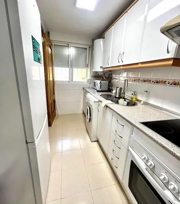 Hermoso Apartamento De 2 Dormitorios, Gran Terraza, Vistas Al Mar Y Cerca De La Playa 