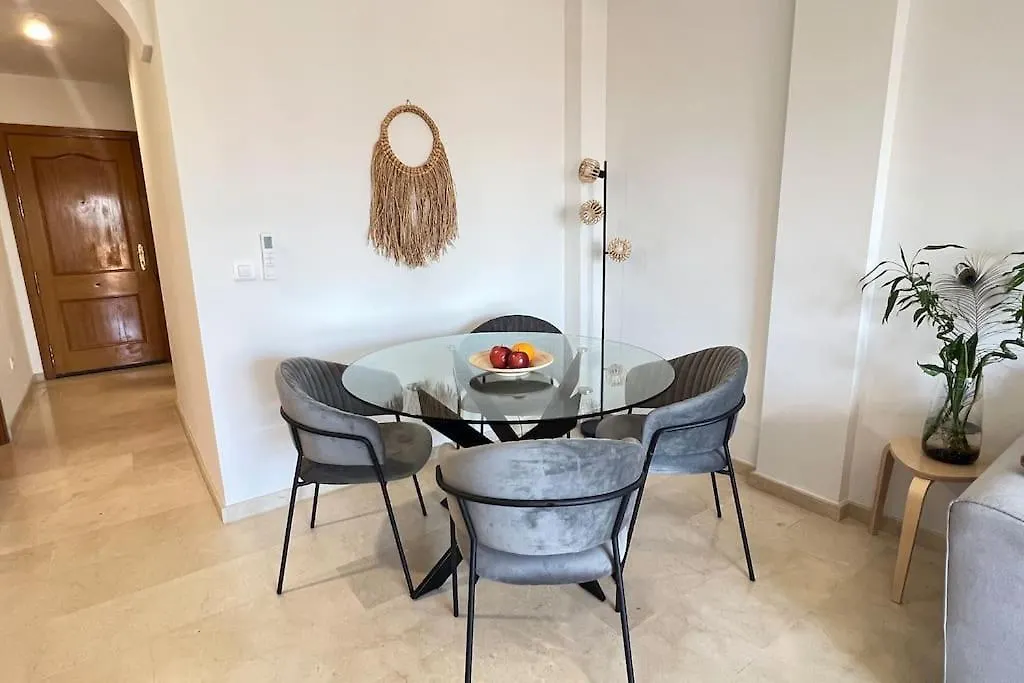 Hermoso Apartamento De 2 Dormitorios, Gran Terraza, Vistas Al Mar Y Cerca De La Playa 